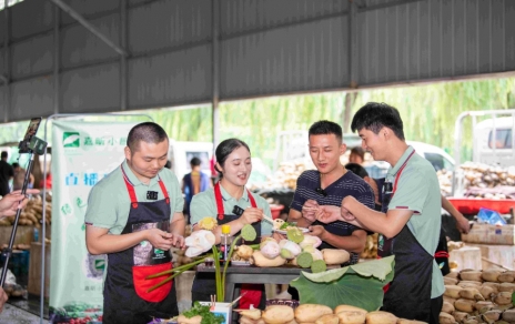 做好“雙服務(wù)”：嘉昕小廚房開(kāi)播，本期主角---蓮藕